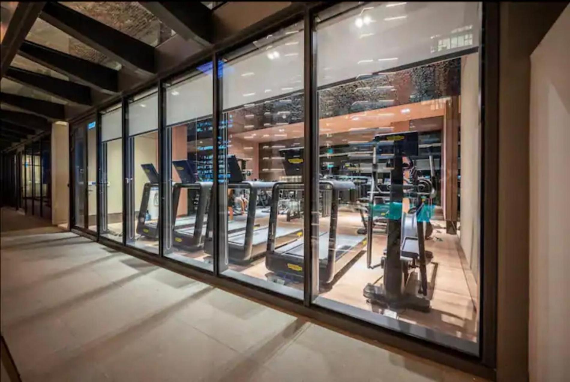 The Metropole -Complex "Opera, Crest, Galleria " -Free Pool-Gym-Sauna Room-Yoga Room Хошимин Екстериор снимка